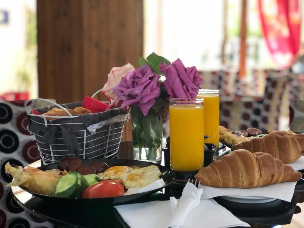 Hotel Ambasador Garden Лежа Екстер'єр фото