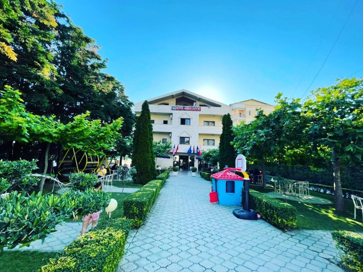 Hotel Ambasador Garden Лежа Екстер'єр фото