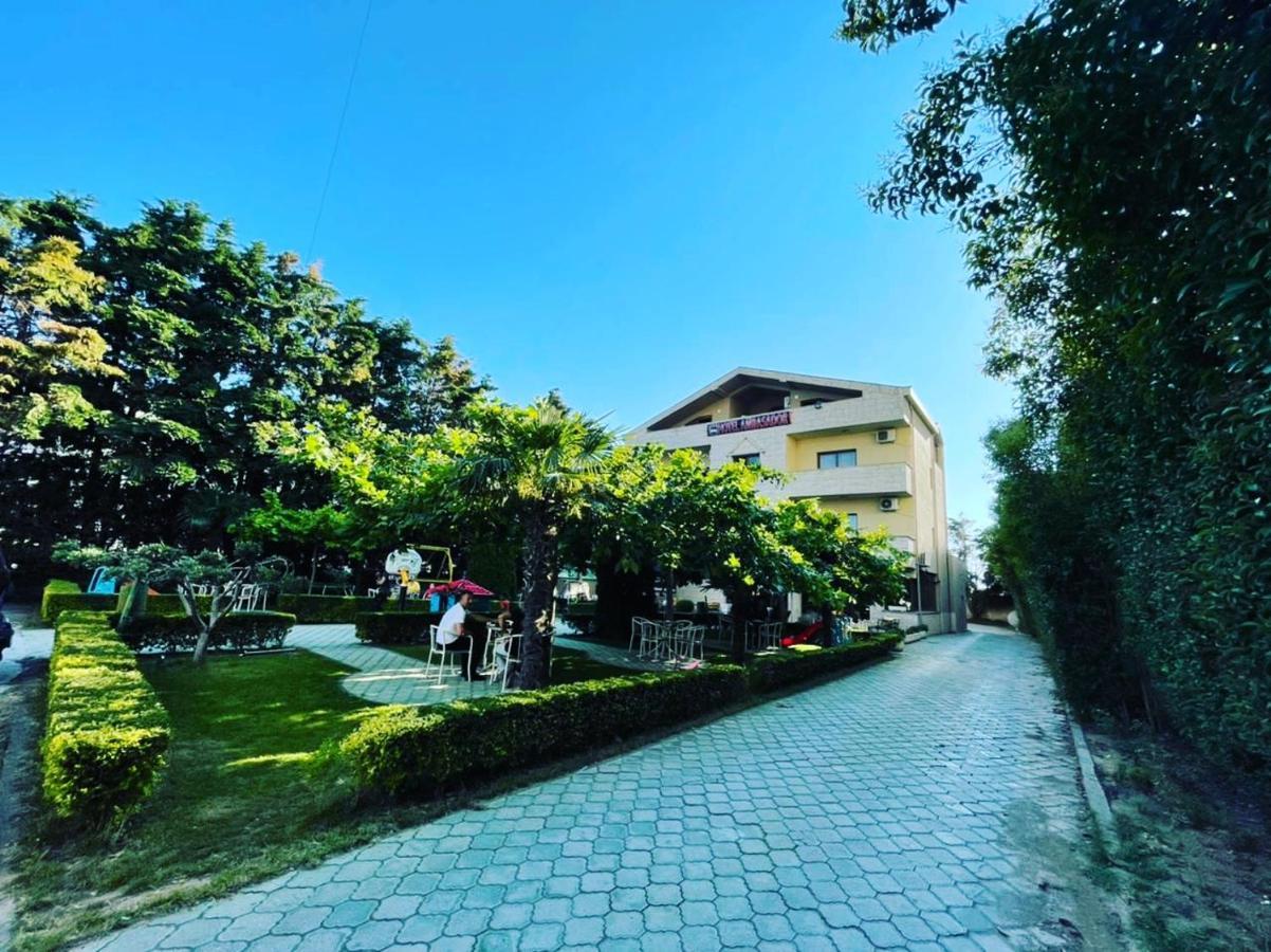 Hotel Ambasador Garden Лежа Екстер'єр фото