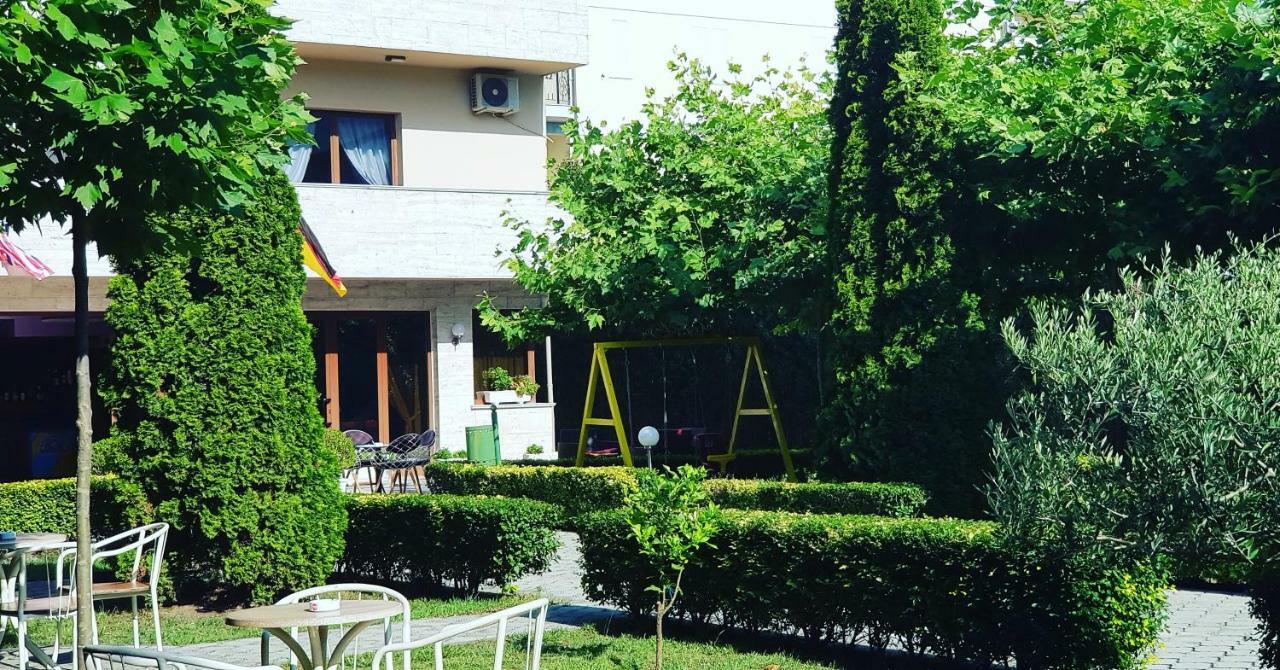 Hotel Ambasador Garden Лежа Екстер'єр фото