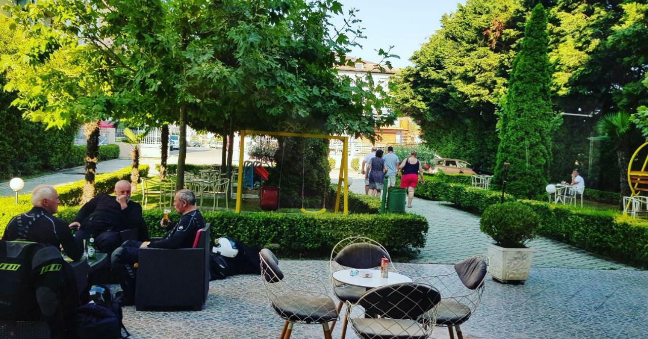 Hotel Ambasador Garden Лежа Екстер'єр фото